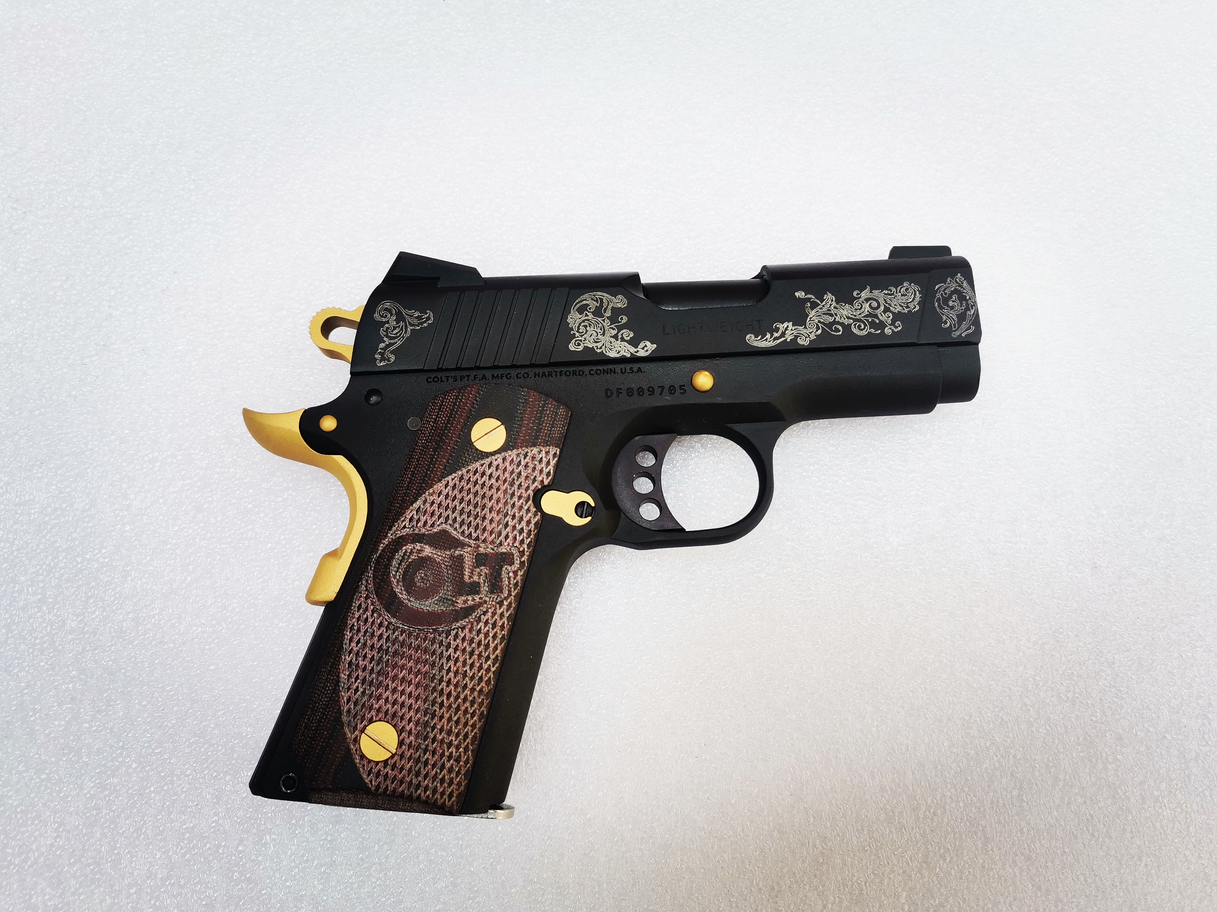 Colt Defender tradicional | Cerakote