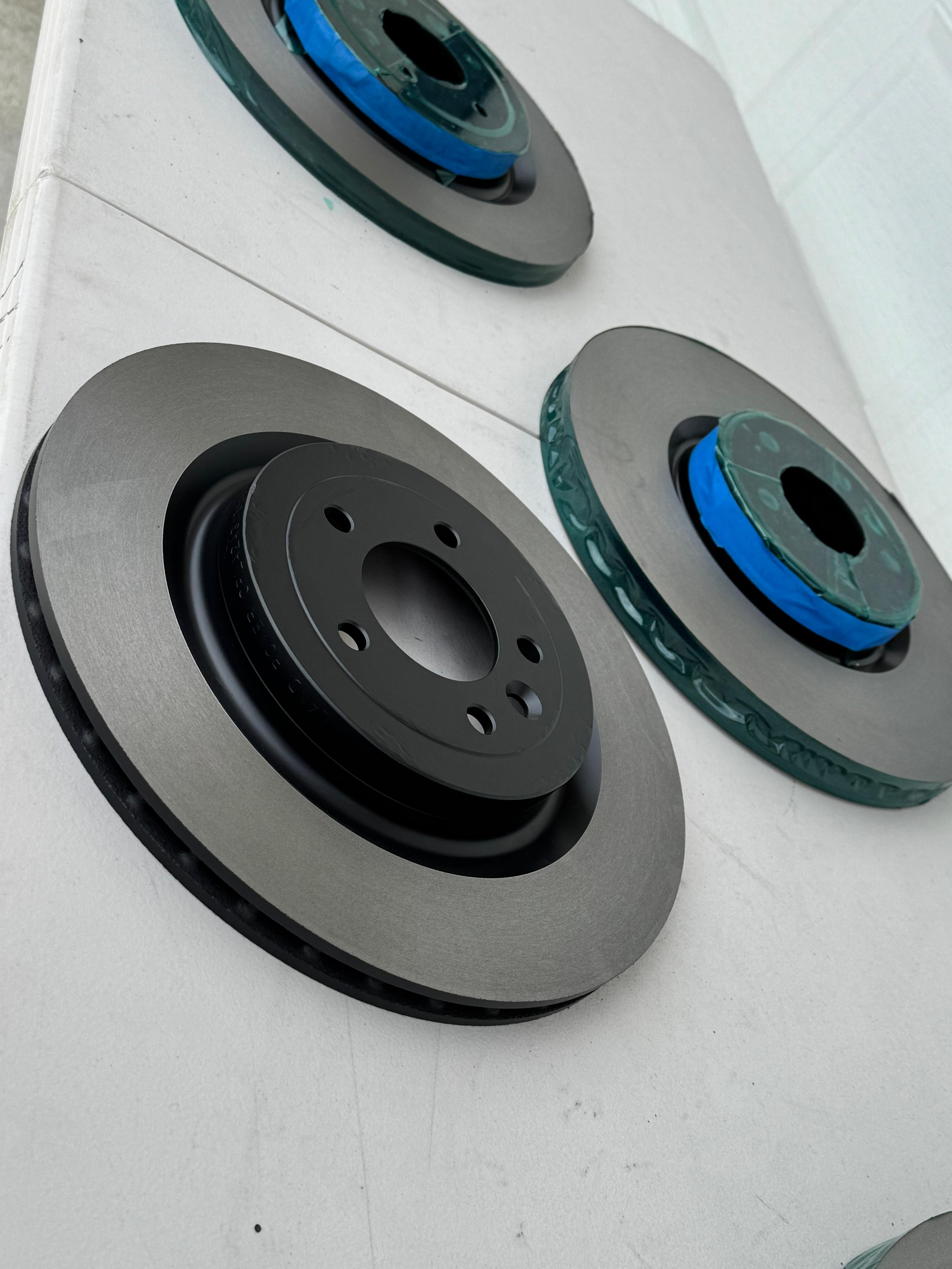 Range Rover Sport Brembo Brakes E-100 Blackout | Cerakote