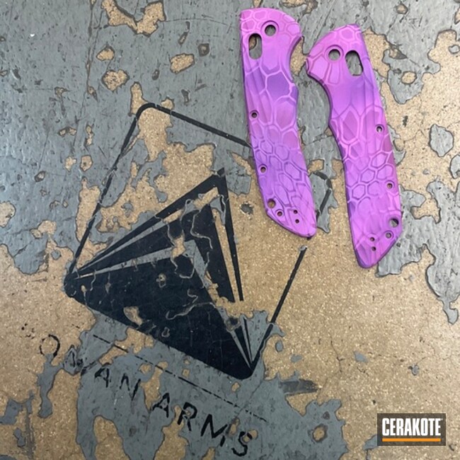 Knife Scales Coated With Cerakote In H-197, H-332 And H-217