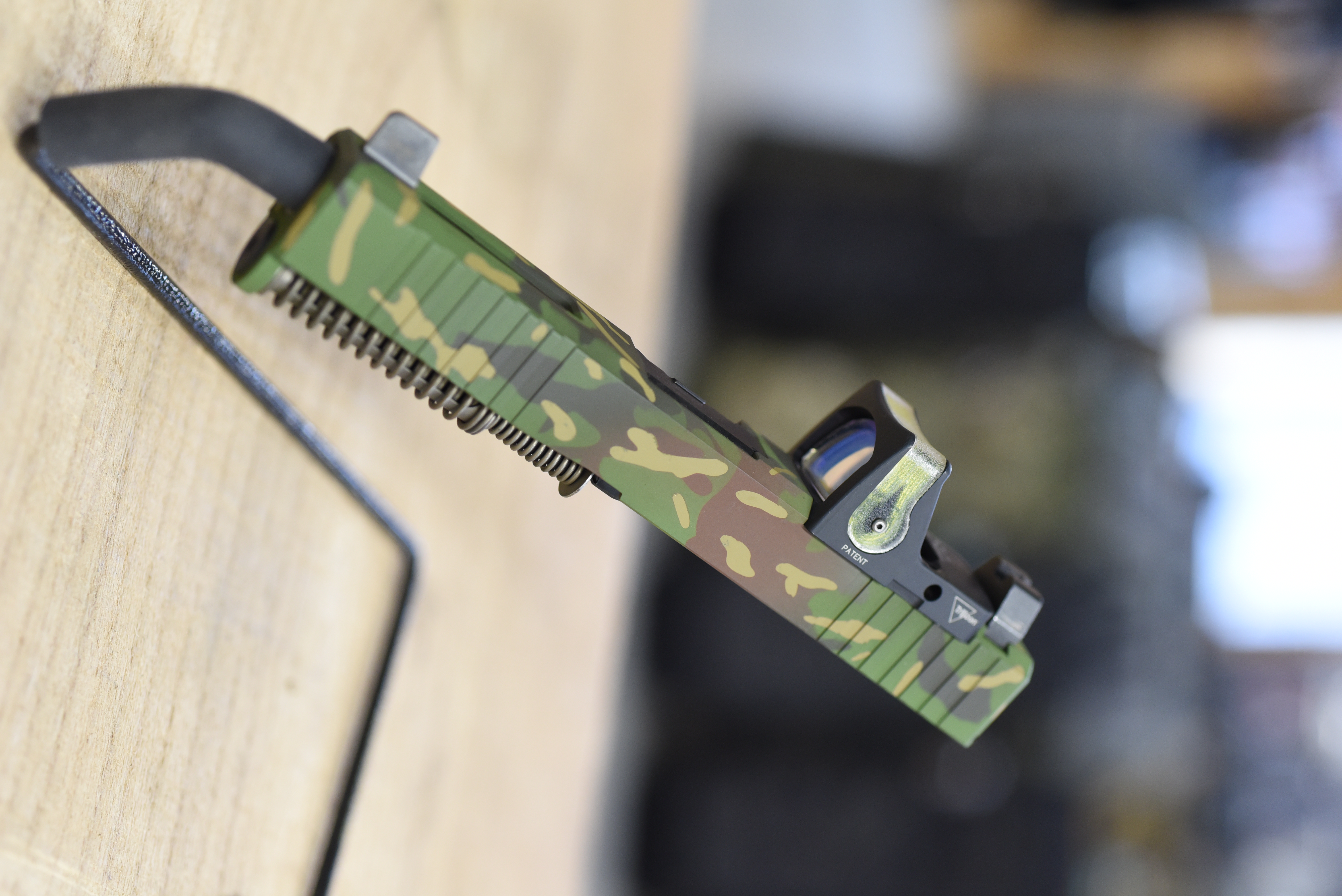 moca♡camo様確認用♡イニシャルオブジェ Modern Jungle Camo Glock Slide | Cerakote