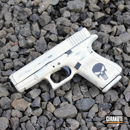 Powder Coating: Graphite Black H-146,Glock,Pistol,Glock 19,Punisher,Battleworn,Light Sand H-142