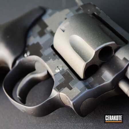 Powder Coating: Graphite Black H-146,Smith & Wesson,Handguns,Combat Grey H-130,Crushed Silver H-255,Revolver,MAGPUL® STEALTH GREY H-188,Digital Camo