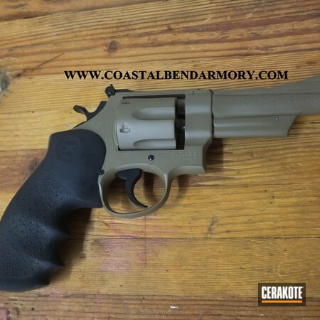 Powder Coating: Graphite Black H-146,Revolver,Taurus,MAGPUL® FLAT DARK EARTH H-267