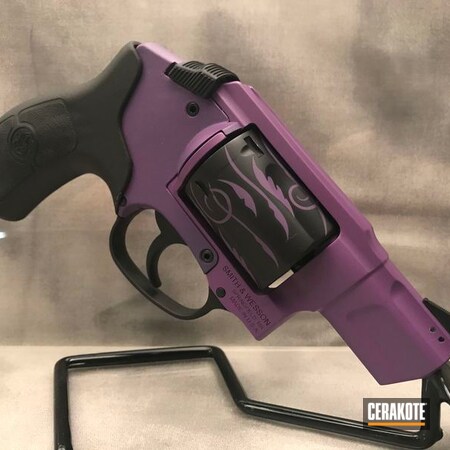 Powder Coating: Floral Patterned,Graphite Black H-146,Smith & Wesson,Two Tone,Floral,Revolver,Bright Purple H-217