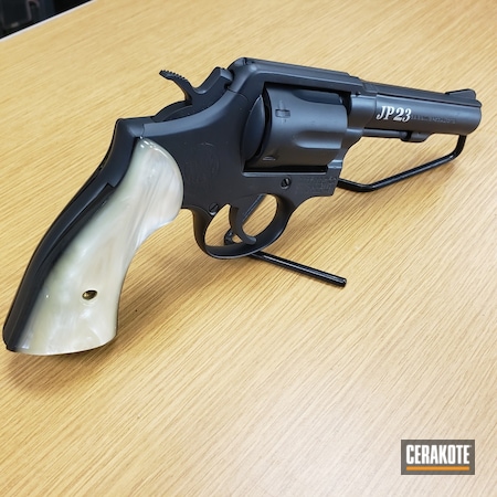 Powder Coating: Graphite Black H-146,Smith & Wesson,Pistol,Revolver