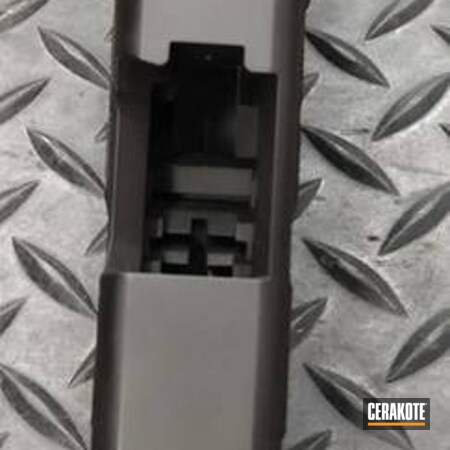 Powder Coating: Graphite Black H-146,Glock,Pistol,Gold H-122,Glock 17
