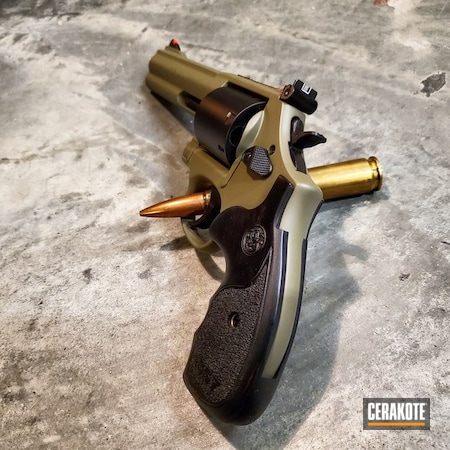 Powder Coating: HAZEL GREEN H-204,Smith & Wesson,Graphite Black H-146,Gun Coatings,Two Tone,S.H.O.T,Revolver,Smith & Wesson 686-6,.357 Magnum,Hunting