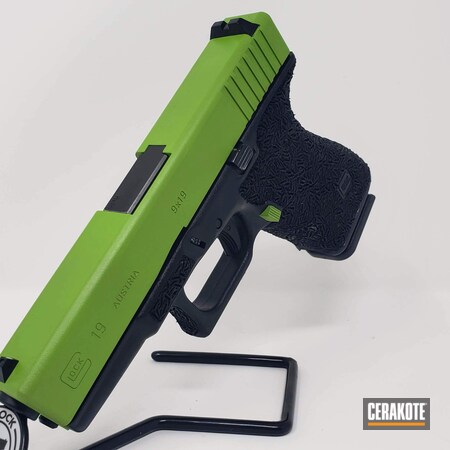 Powder Coating: Glock,Zombie Green H-168,S.H.O.T,Pistol,Glock 19,Zombie,Green