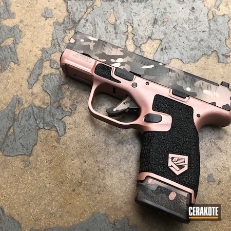 Powder Coating: ROSE GOLD H-327,PINK CHAMPAGNE H-311,Rose Gold,S.H.O.T,MultiCam,Defkon3,Springfield Armory,Sniper Grey H-234,Hellcat,Hand Stippled,Graphite Black H-146,Handguns,Pistol,Springfield Armory Hellcat,Camo,Stippled