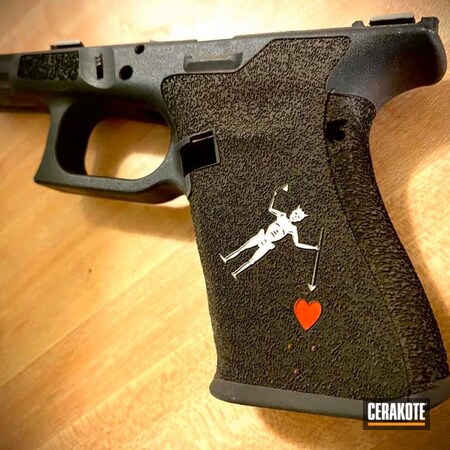 Powder Coating: 9mm,Bright White H-140,Glock,S.H.O.T,Glock 19,RUBY RED H-306,Handgun,BLACK BEARD