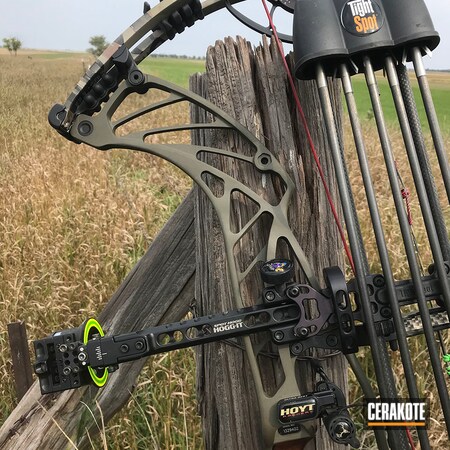 Powder Coating: Pro Defiant,Graphite Black H-146,COBALT KINETICS™ GREEN H-296,S.H.O.T,Hunting Bow,Bow Riser,Archery,HOYT,Pro Defiant Turbo,Compound Bow,Full Service Archery Applicator,Bow