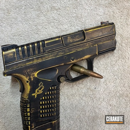 Powder Coating: Springfield XDS,Corvette Yellow H-144,Gloss Black H-109,S.H.O.T,VORTEX® BRONZE H-293,Pistol,Gold H-122,Battleworn,45 ACP,Found: Solid Gold XDS
