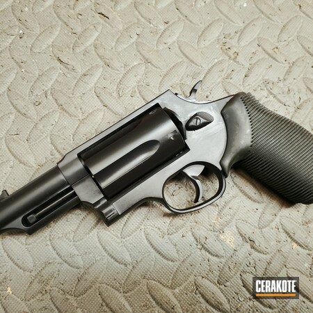 Powder Coating: S.H.O.T,Pistol,Armor Black H-190,Revolver,Judge,Taurus,Handgun,Taurus Revolver