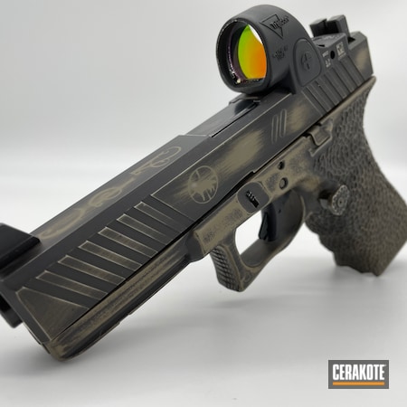 Powder Coating: Graphite Black H-146,Glock,S.H.O.T,Competition Gun,Competitive Shooting,Battleworn,Glock 17,MAGPUL® FLAT DARK EARTH H-267