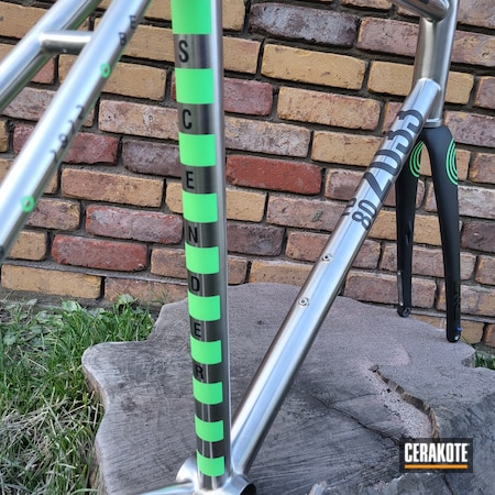 Powder Coating: Graphite Black H-146,Bicycle,PARAKEET GREEN H-331