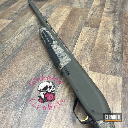 Powder Coating: Graphite Black H-146,COBALT KINETICS™ GREEN H-296,Shotgun,S.H.O.T,Browning Maxus,Semi-Auto Shotgun,Hunting Shotgun,Browning