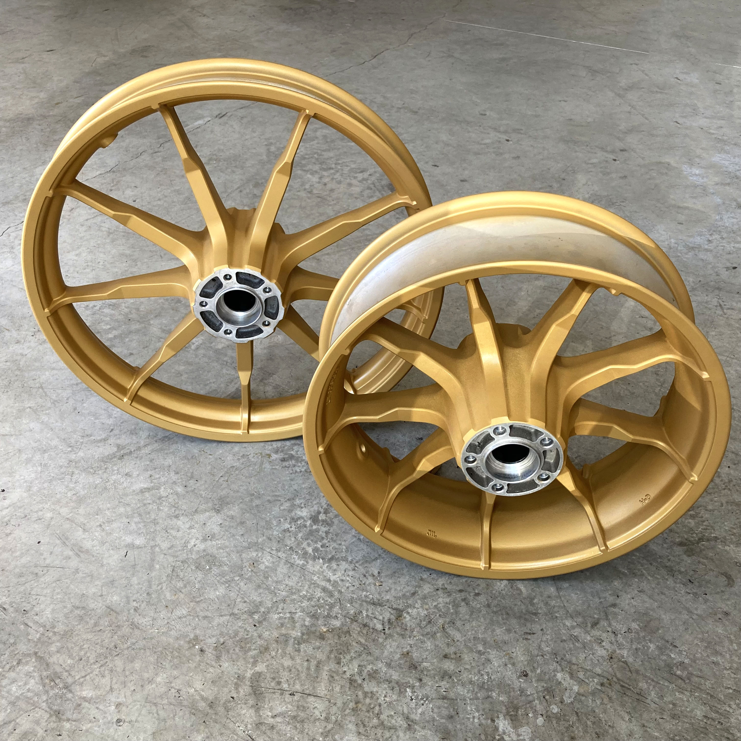 Harley Davidson rims in Gold / High Gloss Clear Coat | Cerakote