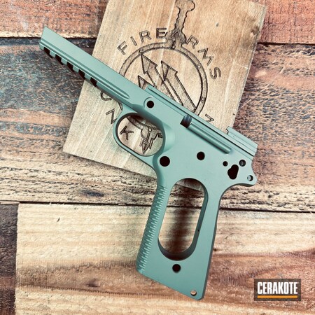 Powder Coating: S.H.O.T,Springfield 1911,Cerakote,Pistol,Custom Handgun,1911,MAGPUL® FOLIAGE GREEN H-231