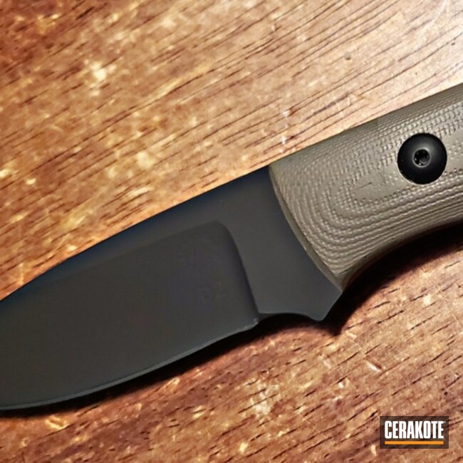 Custom Knife Coated With Cerakote In E-130, Lr-100 And Fx-109