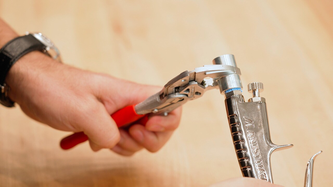 Coupling Onto Spray Gun