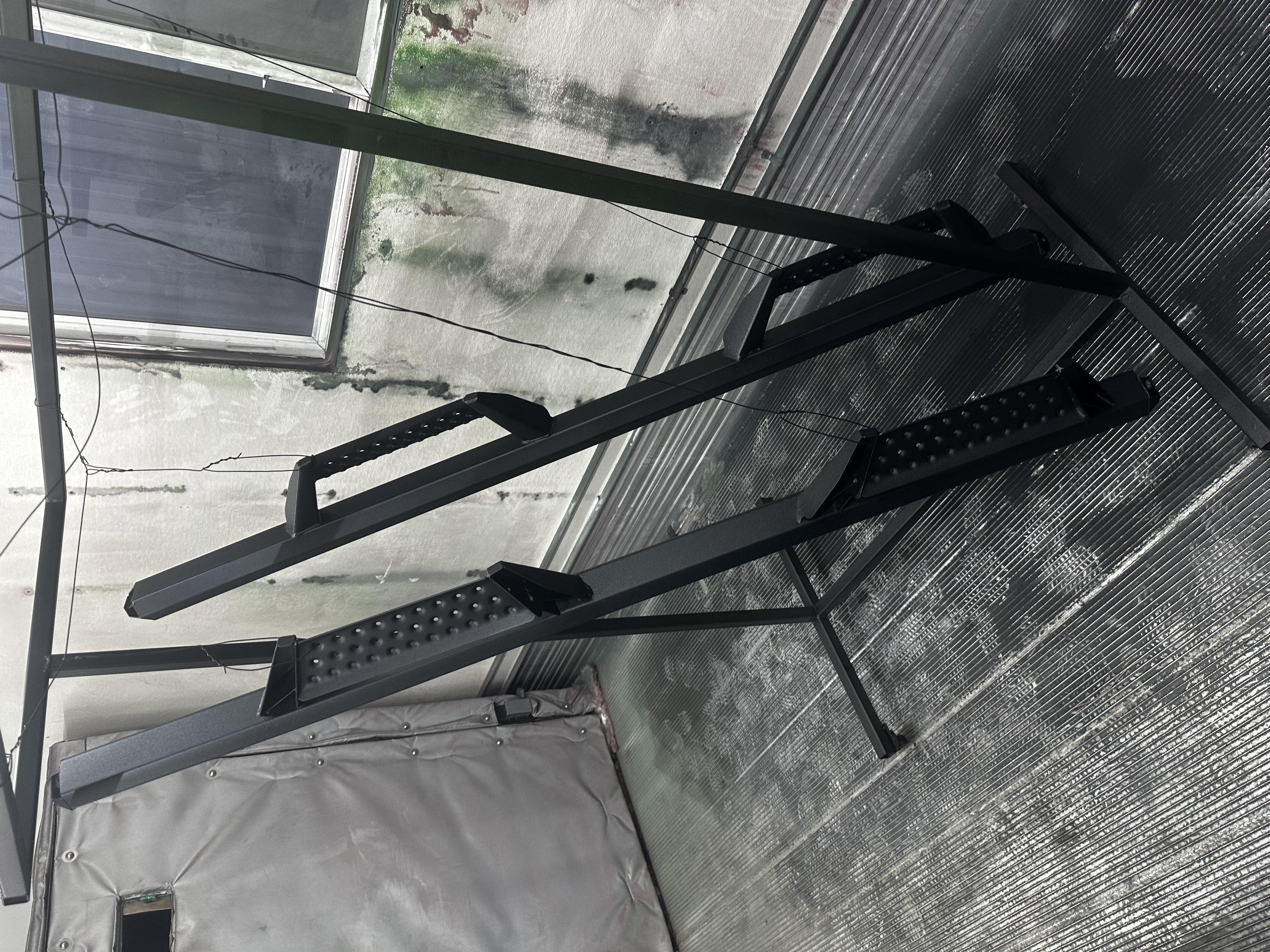 Jouncing Board Super Grip Running Boards | Prismatic Powders