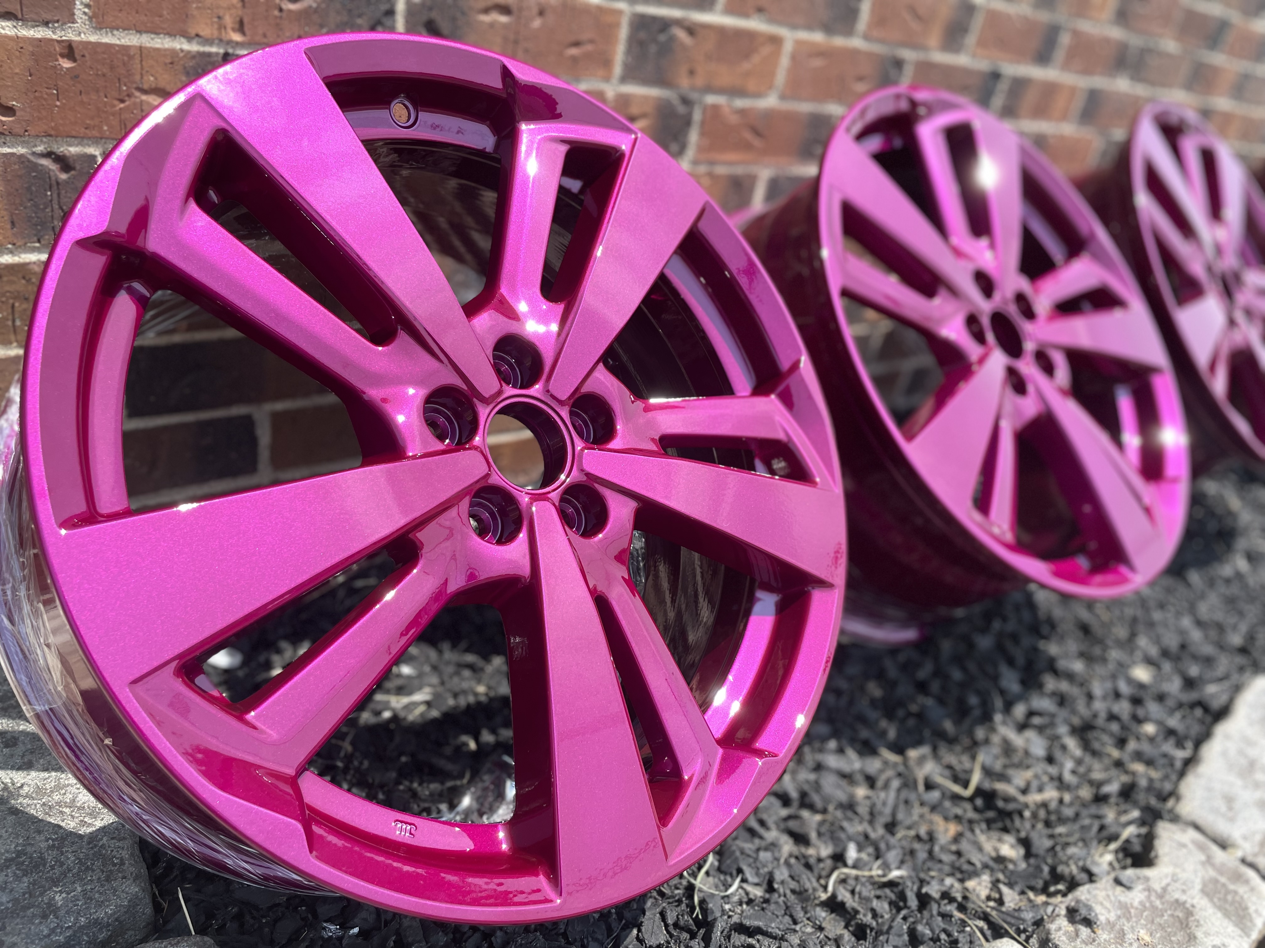 Rims featuring a Illusion Raspberry Finish | Prismatic Powders