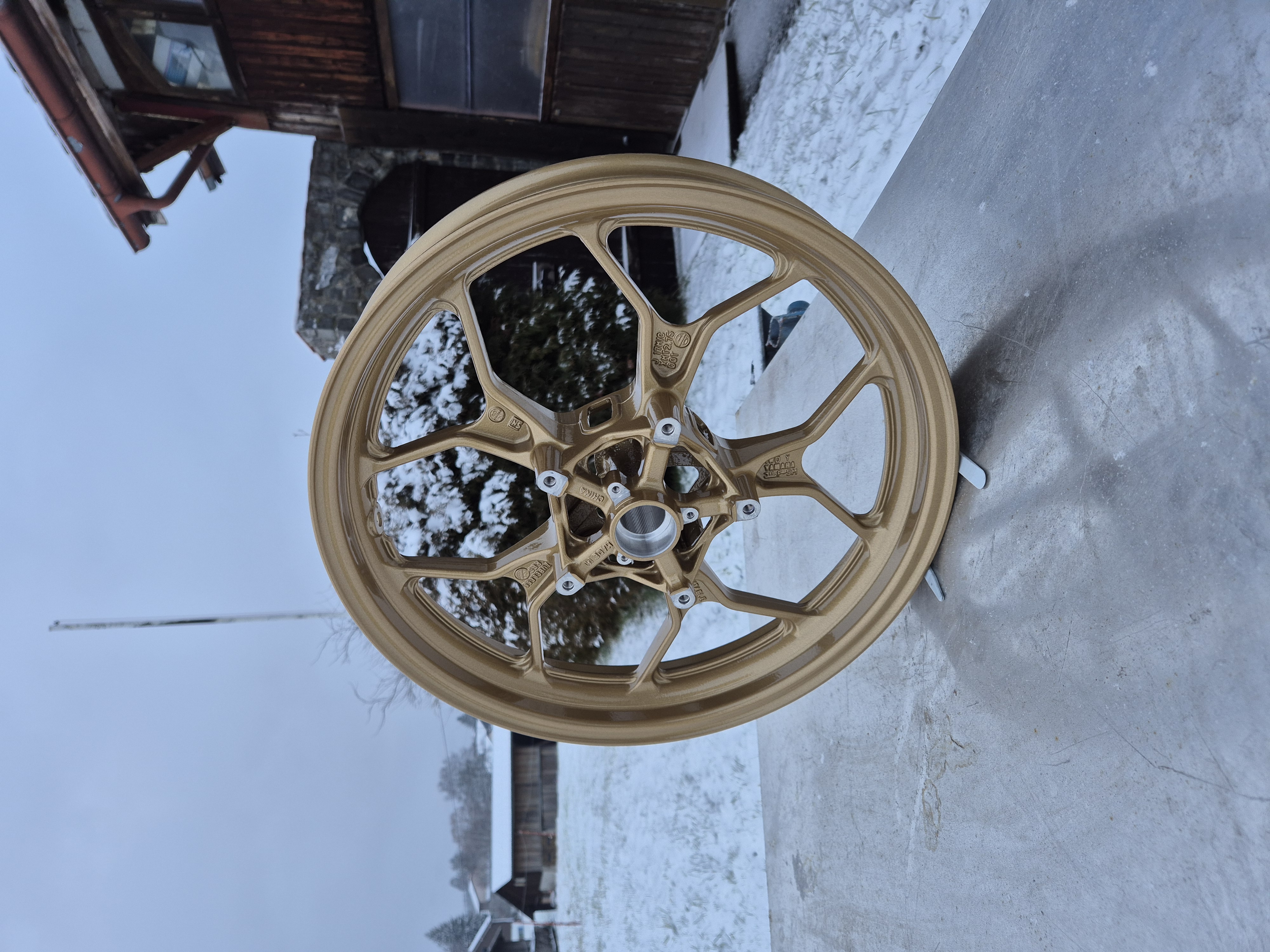 Yamaha R3 Wheels coated in Pps-2974 and Umb-0888 | Prismatic Powders