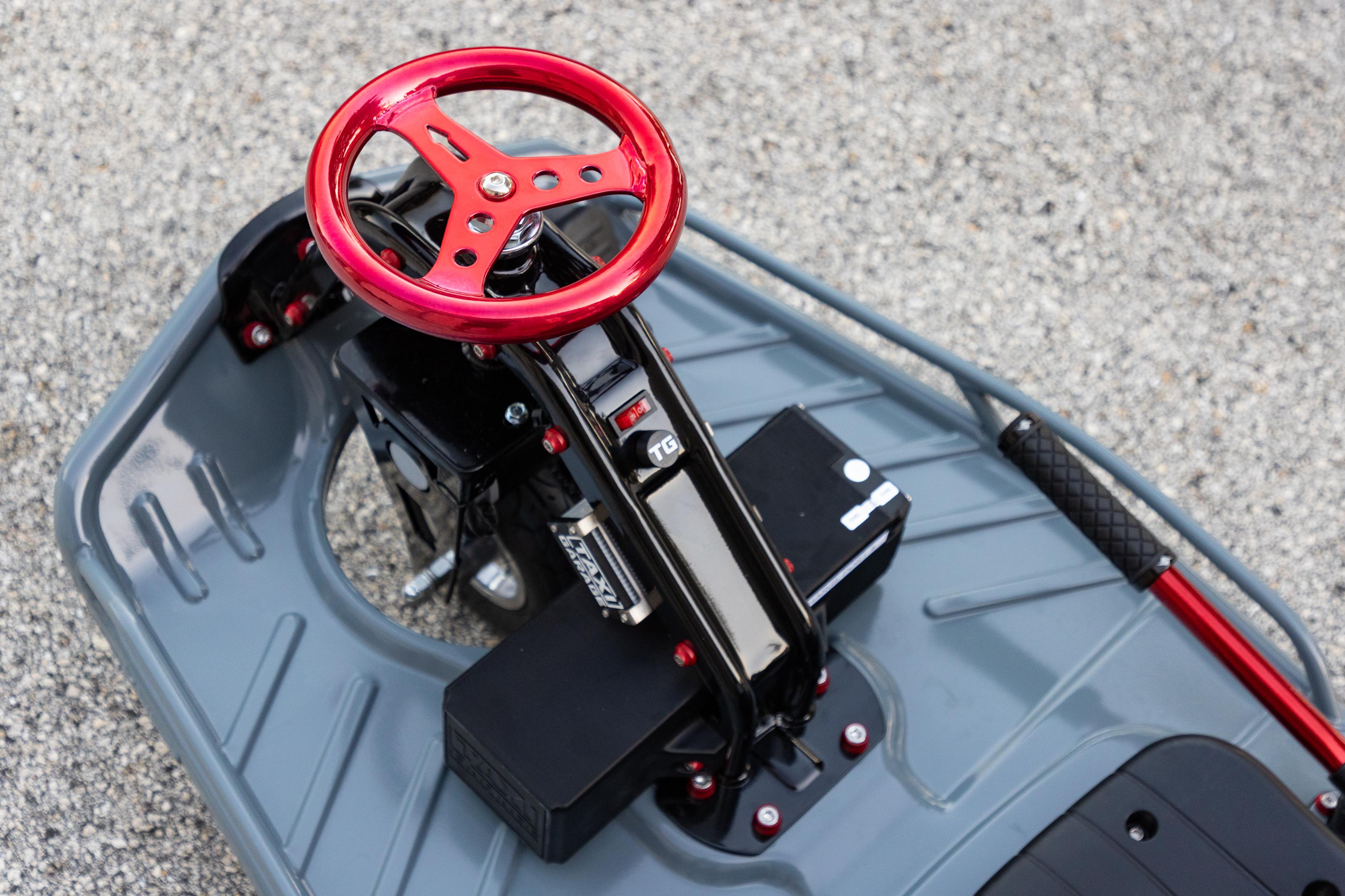 Harbor Grey/ Lollypop Red Taxi Garage Drift Cart | Prismatic Powders
