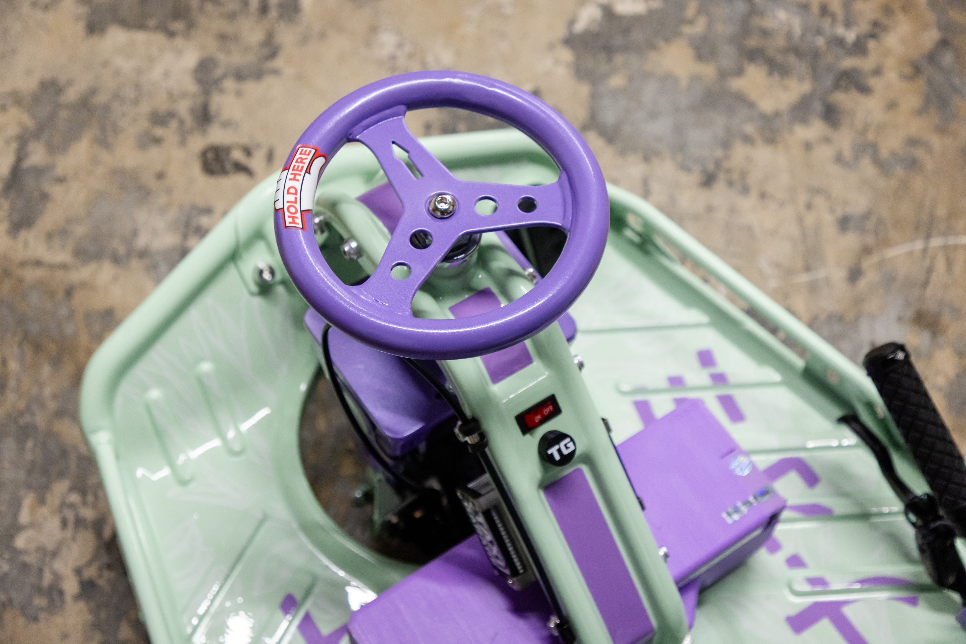 RAL 6019 Pastel Green/ Cosmic Lilac II Taxi Garage Drift Cart