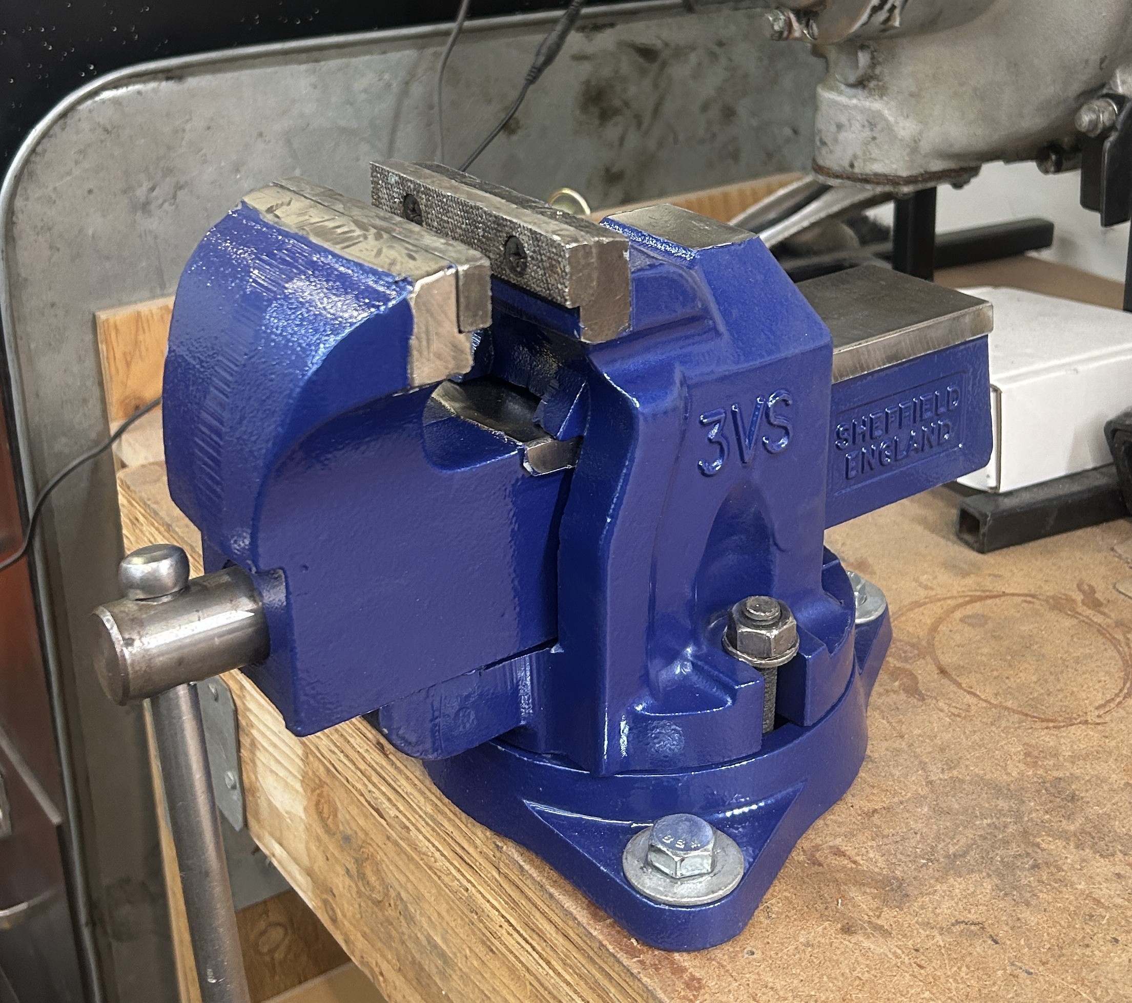 Record Bench Vise | Prismatic Powders