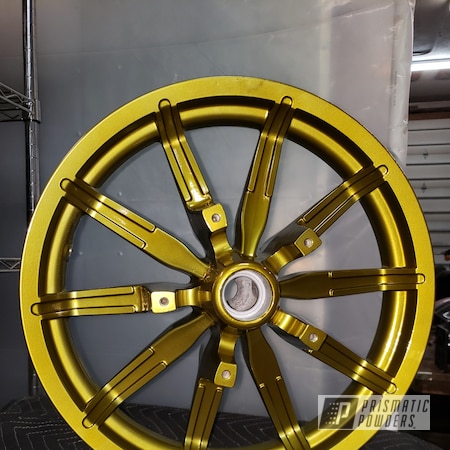Powder Coating: Harley,Motorcycles,Illusion Gold and Tinted Clear,2 Color Application,Illusion Gold PMB-10045,Tinted Clear PPB-5633,Harley Davidson,Road King,Front Wheel