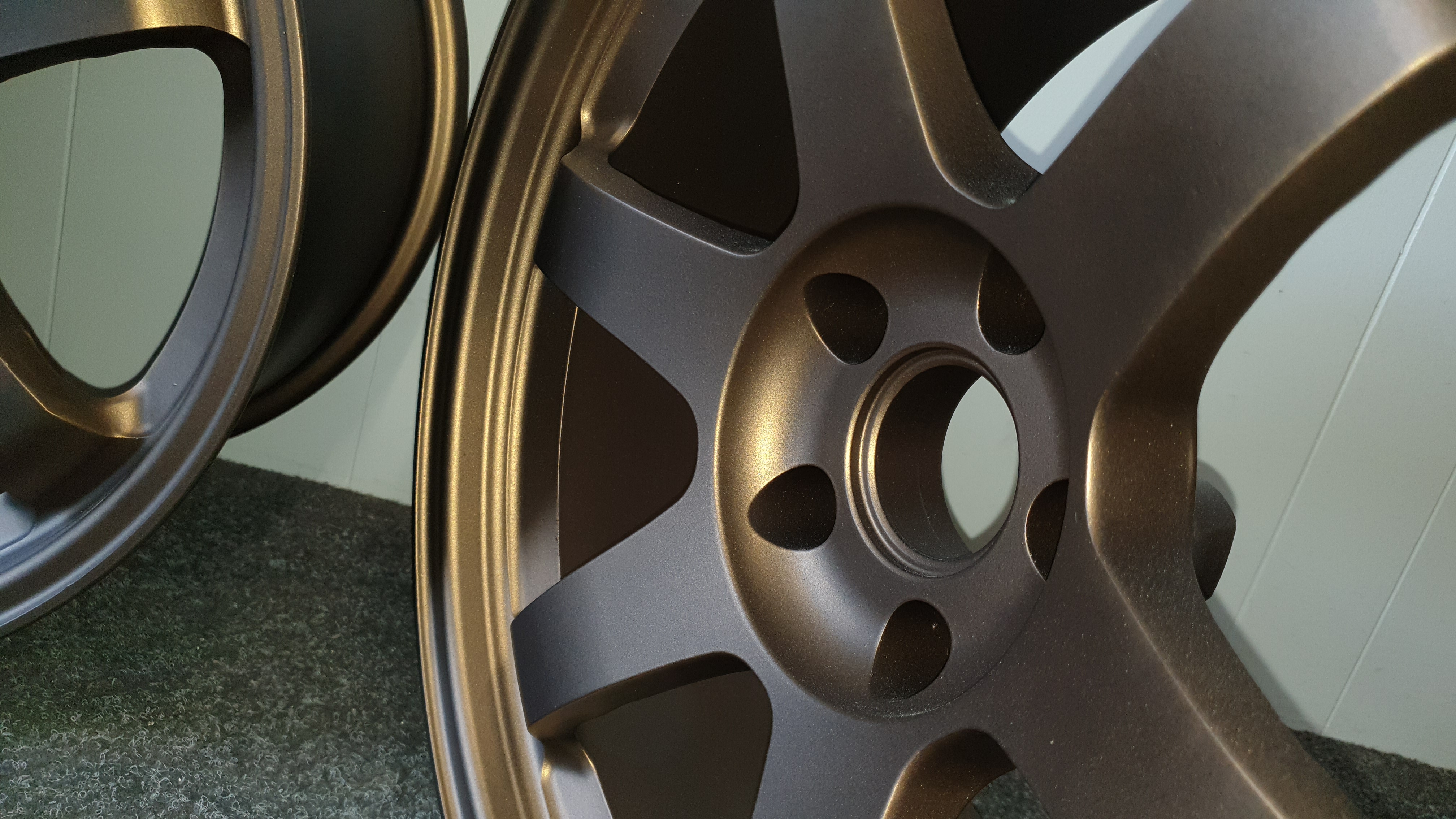 Powder Coated Two Toned Aluminium Wheels | Prismatic Powders