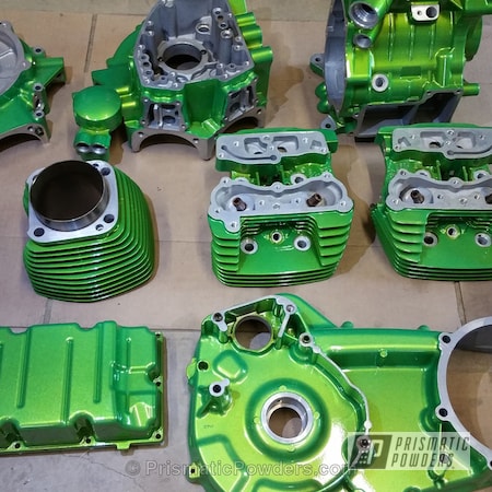 Powder Coating: Clear Vision PPS-2974,Green,Illusion Sour Apple PMB-6913,powder coated,Motorcycles,Harley,motor,Illusions
