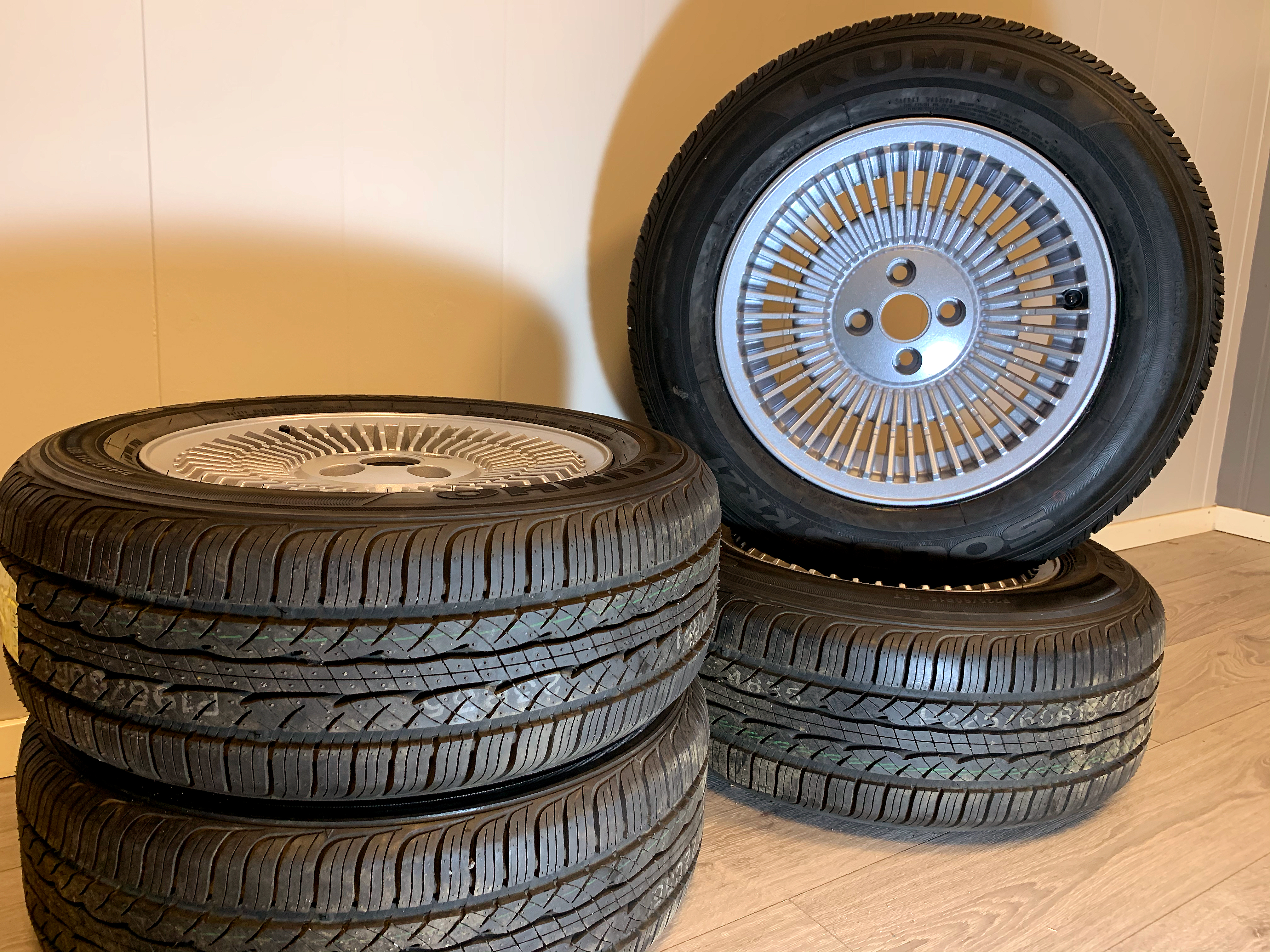 Dmc Rims Refinished DeLorean Rims coated in Silver Metallic II | Prismatic Powders