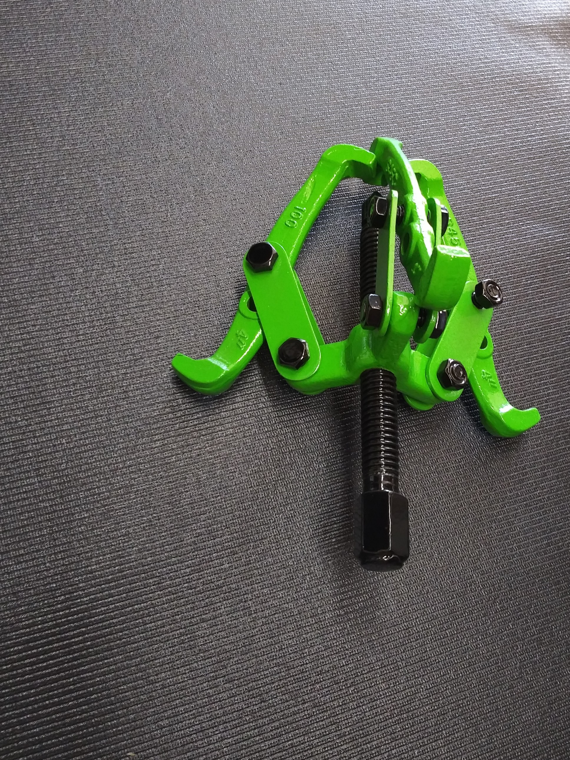 Auto Puller Tool featuring Ink Black and Tacate Green | Prismatic Powders