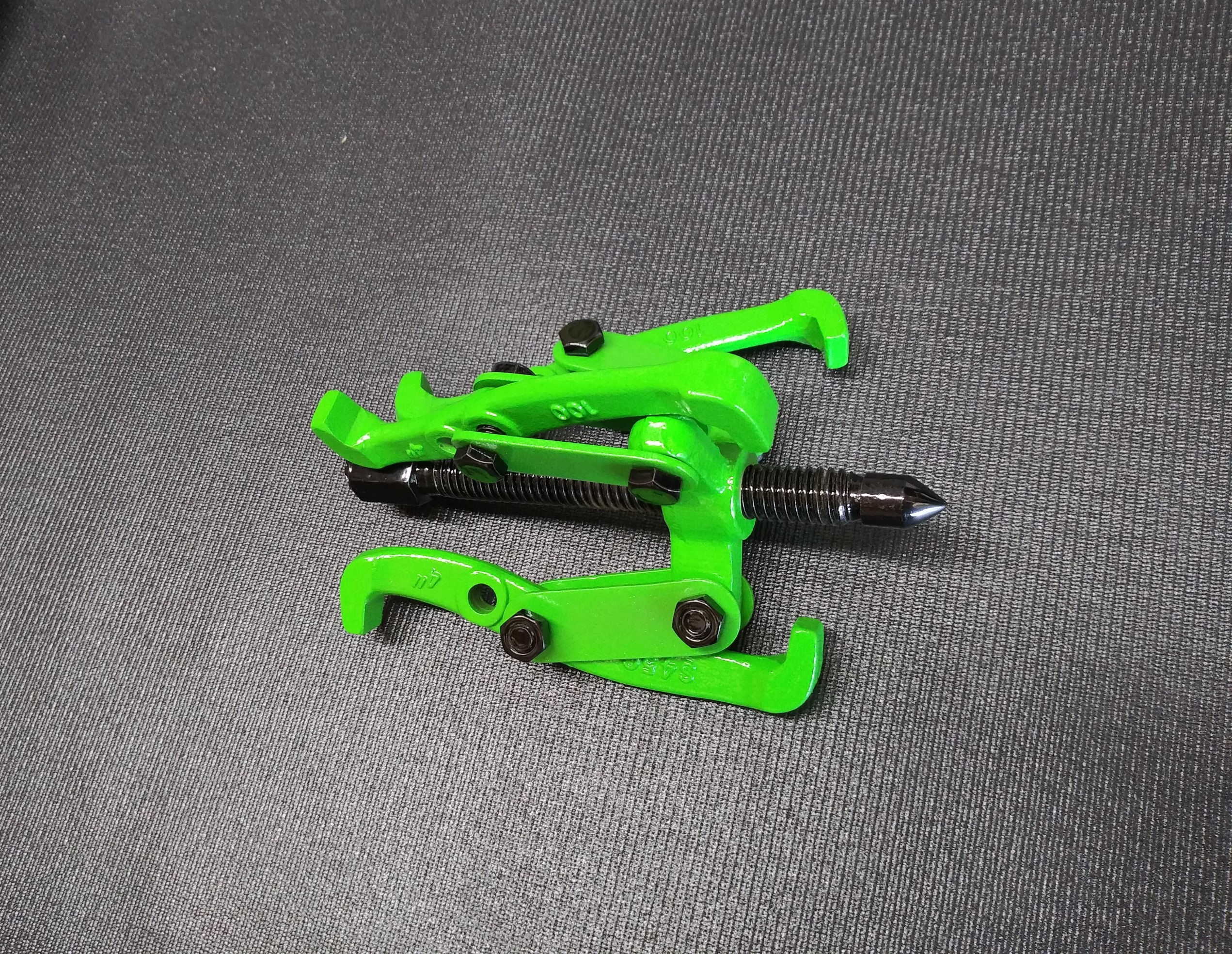 Auto Puller Tool featuring Ink Black and Tacate Green | Prismatic Powders