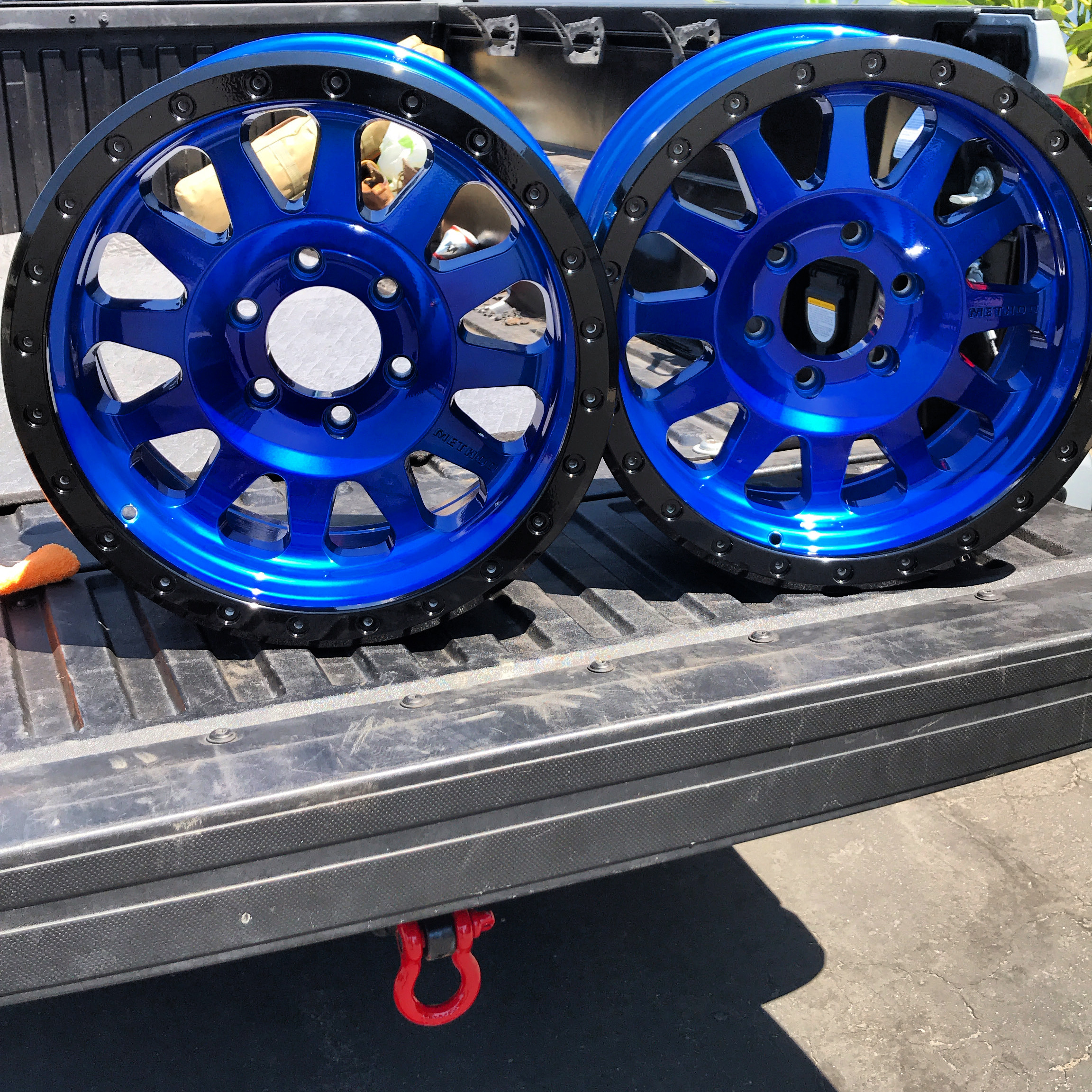Method Wheels coated in Lollypop Blue with Ink Black Beadlock Rings ...