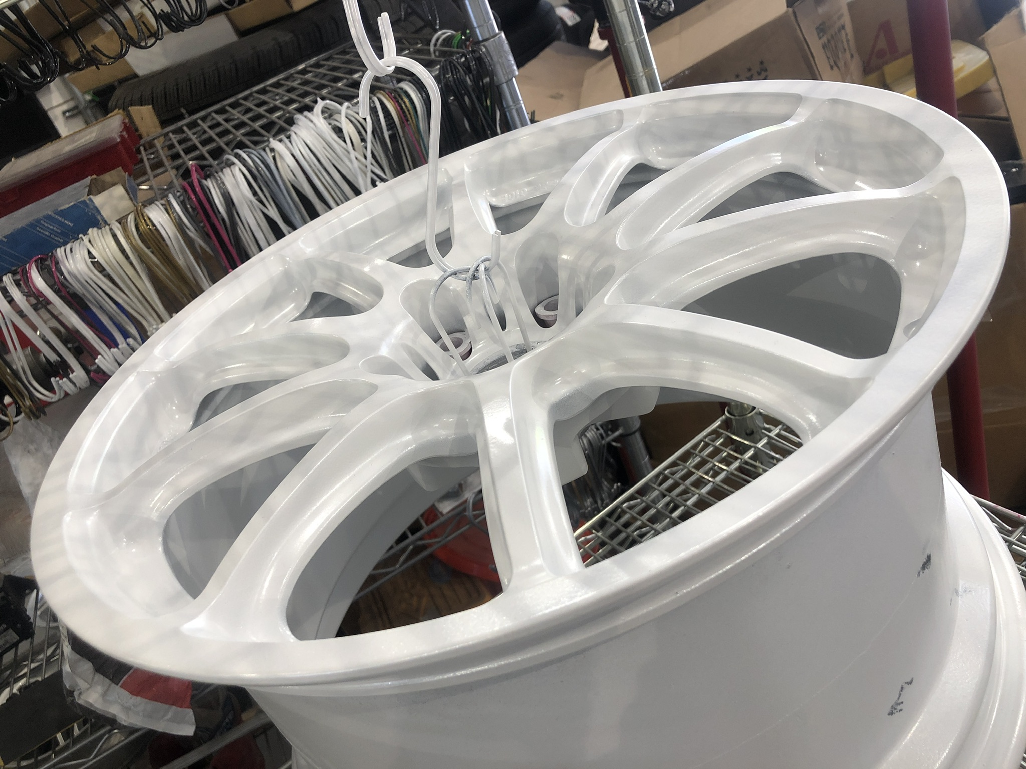 Alloy Wheels in Metallic White | Prismatic Powders
