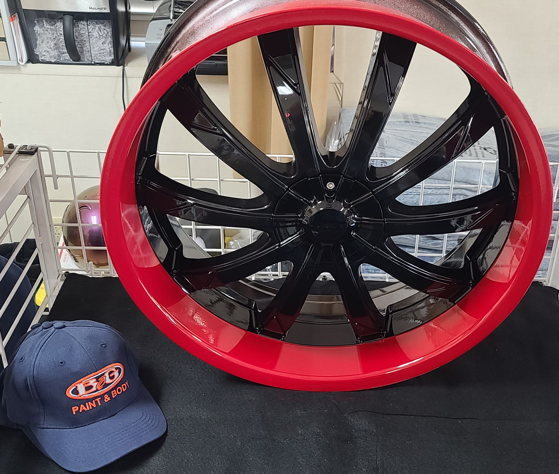 Two Toned Rim featuring Flag Red and Ink Black | Prismatic Powders