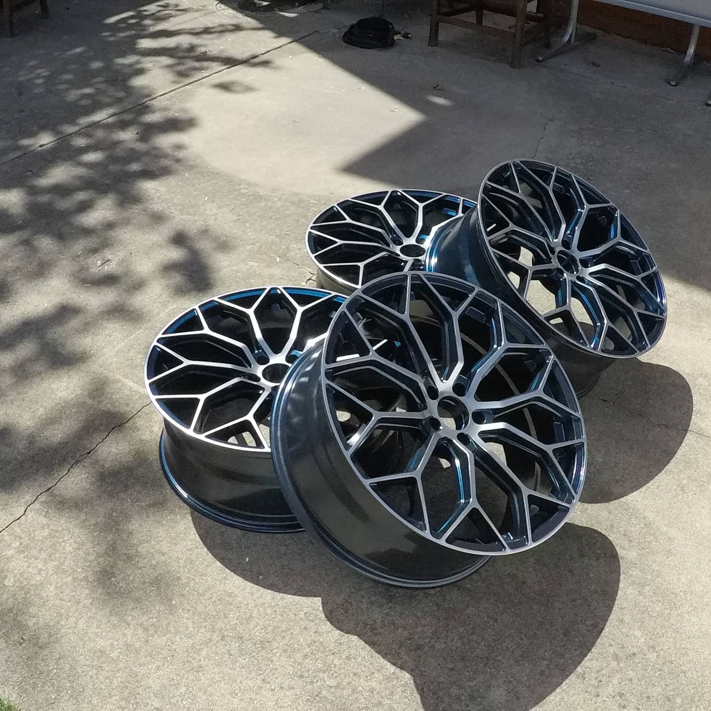 Two Tone Ford Taurus Wheels Coated in Polished Aluminum and Dark Blue ...
