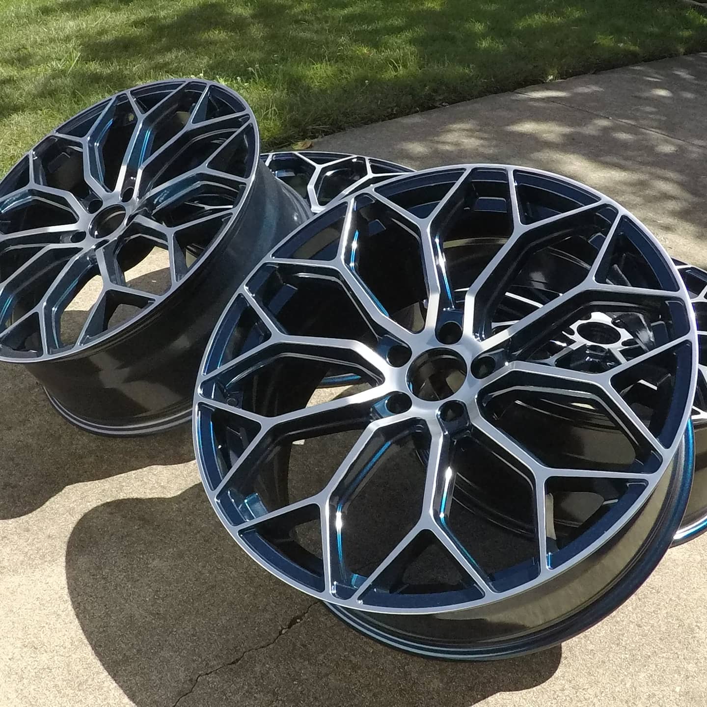 Two Tone Ford Taurus Wheels Coated in Polished Aluminum and Dark Blue ...