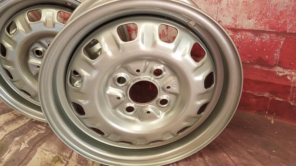 Steel Wheels Featuring Crushed Silver | Prismatic Powders