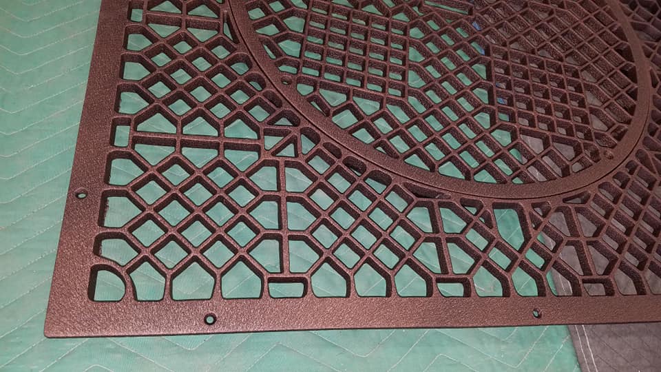 Powder Through Grate Pattern Iron Grate Featuring Splatter Copper | Prismatic Powders