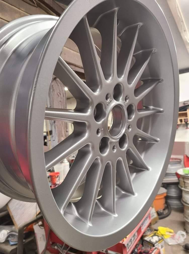 Powder Coated BMW Aluminum Wheels in BMW Silver | Prismatic Powders
