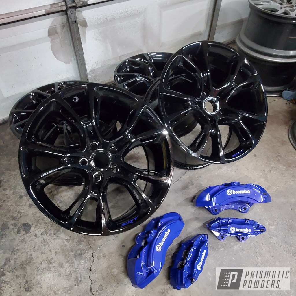 Grand Cherokee Srt Wheels And Brake Calipers In Gloss Black Clear Vision And Bohemian Blue Prismatic Powders Grand Cherokee Srt Wheels And Brake Calipers In Gloss Black Clear Vision And Bohemian Blue Prismatic Powders