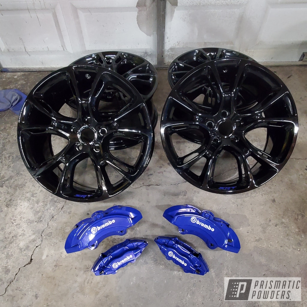 Grand Cherokee Srt Wheels And Brake Calipers In Gloss Black Clear Vision And Bohemian Blue Prismatic Powders Grand Cherokee Srt Wheels And Brake Calipers In Gloss Black Clear Vision And Bohemian Blue Prismatic Powders