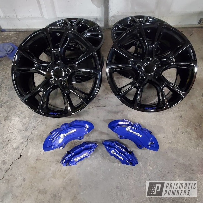 Grand Cherokee Srt Wheels And Brake Calipers In Gloss Black Clear Vision And Bohemian Blue Prismatic Powders