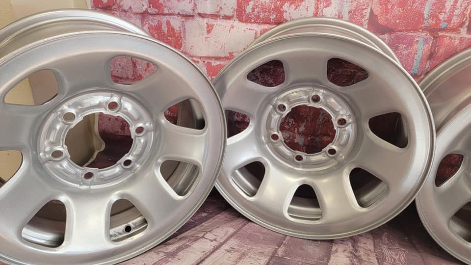 Steel Rims Featuring Crushed Silver | Prismatic Powders