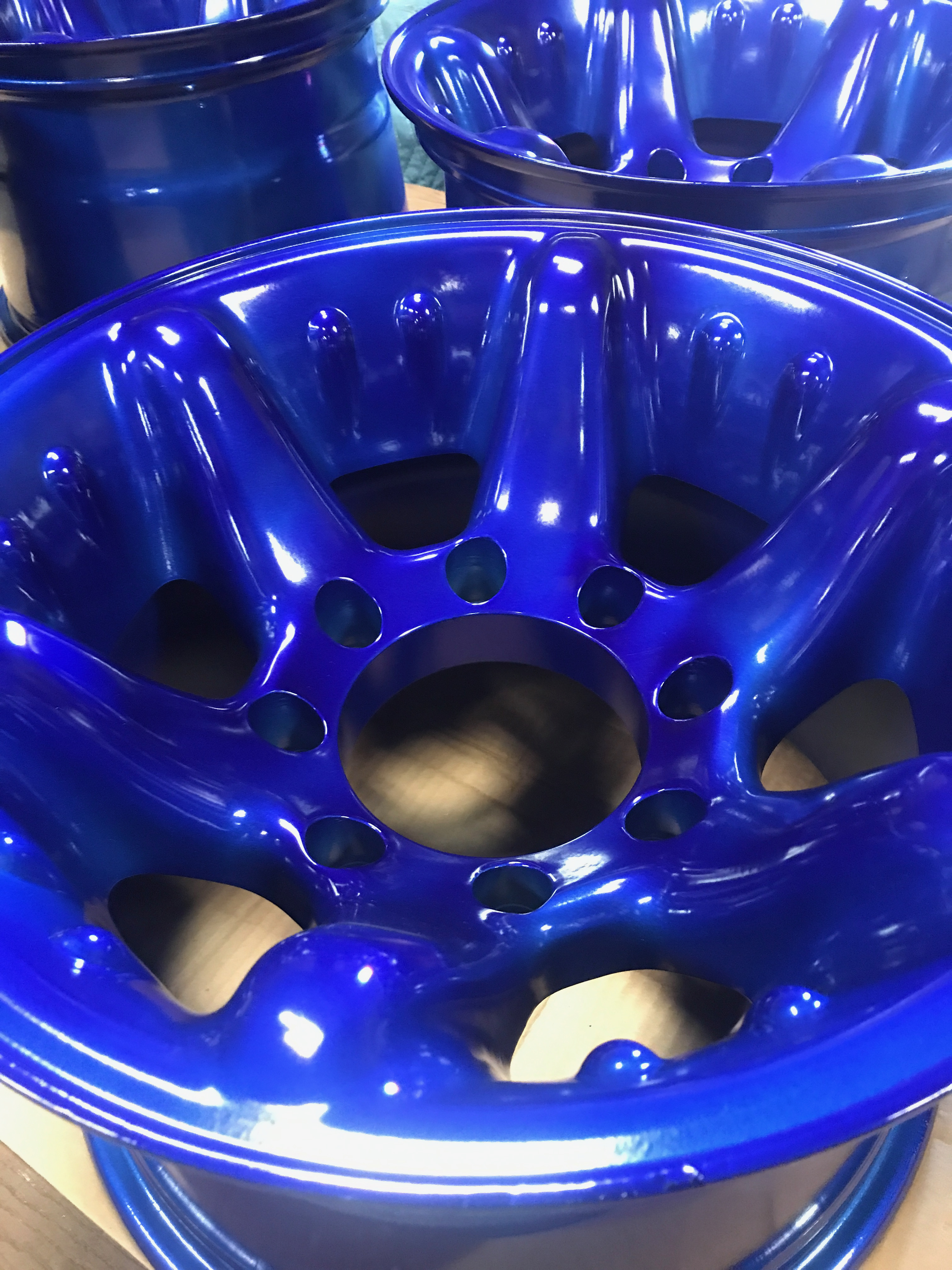 Rims Finished with Intense Blue | Prismatic Powders