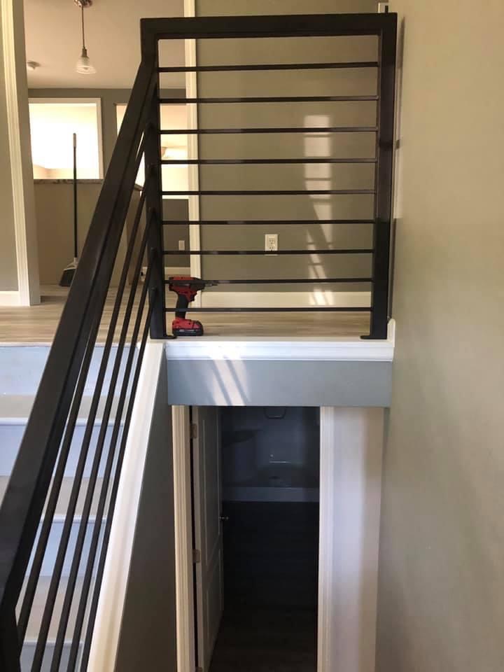 Ess Railing Hdb Railing in Flatter Black | Prismatic Powders